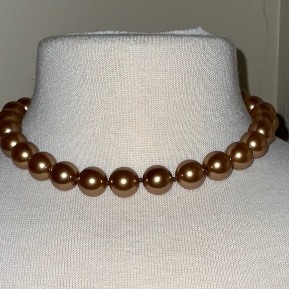 Unsigned Dark Champagne Gold Tone Knotted Faux Pearl Necklace Classic - Picture 7 of 16
